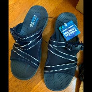 NWT Skechers Dark Navy Blu Comfortable Sport Machine Washable sandals shoes 7 M